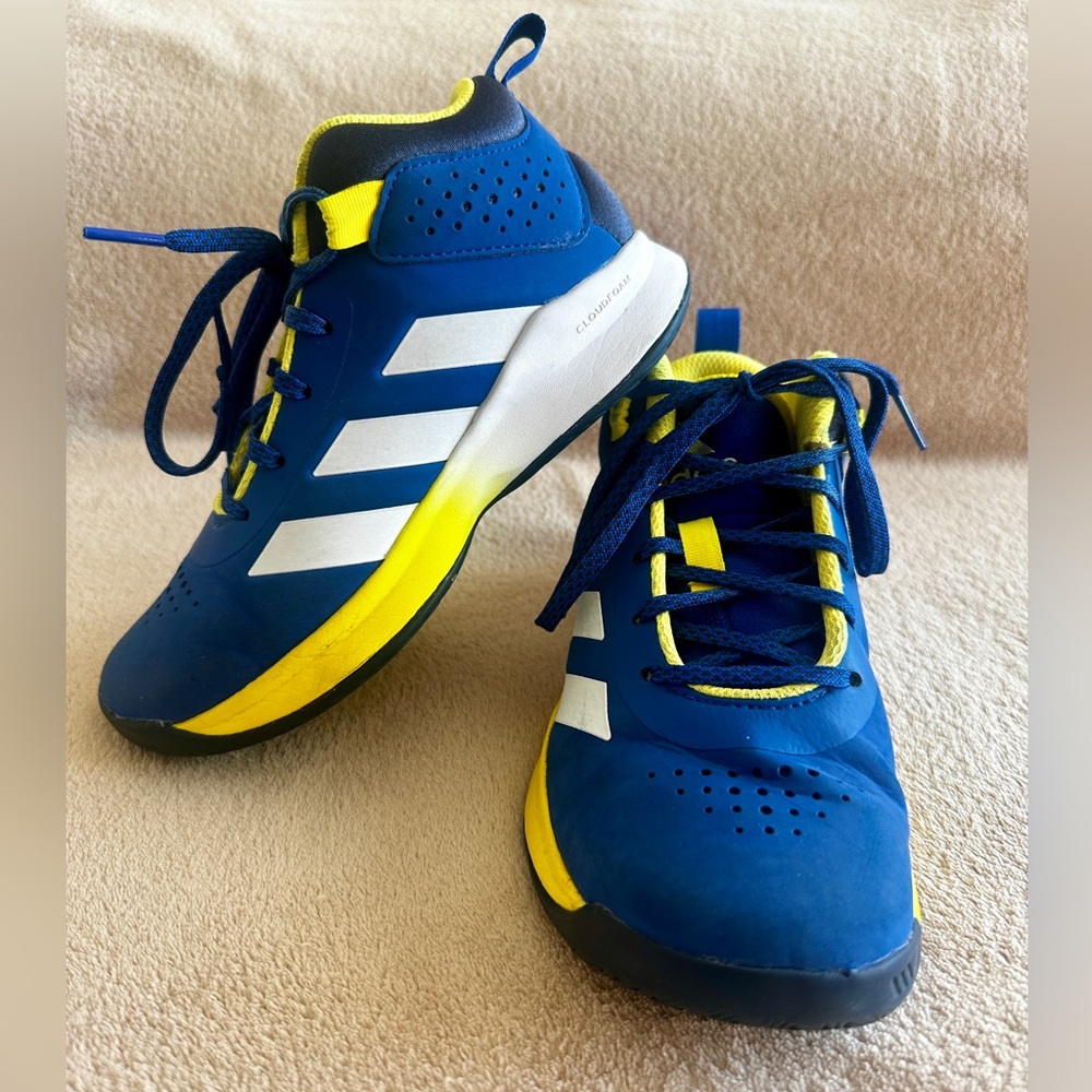 Adidas boys basketball sneaker. Worn only a few times.